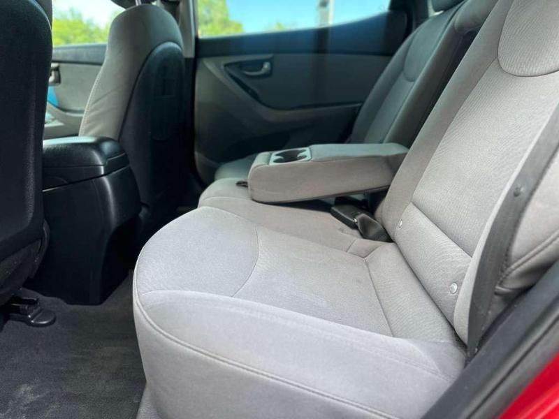 Hyundai Elantra SE 6AT 2015