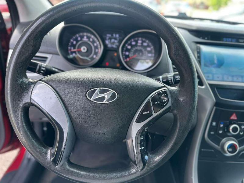 Hyundai Elantra SE 6AT 2015