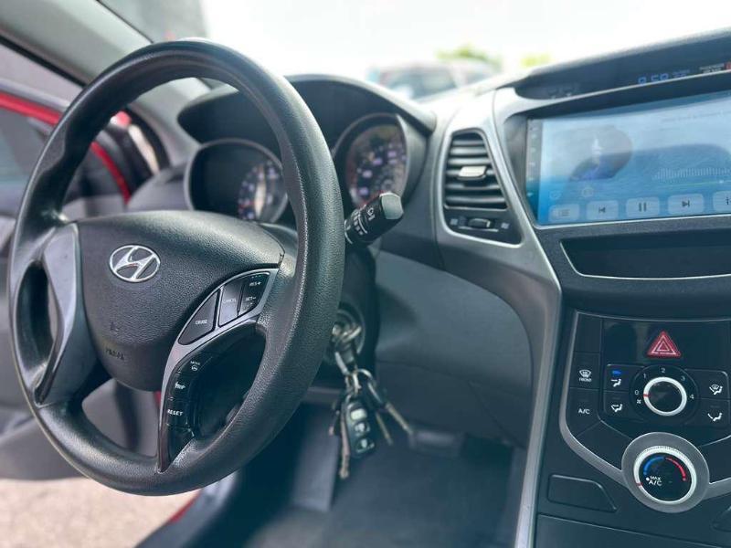 Hyundai Elantra SE 6AT 2015