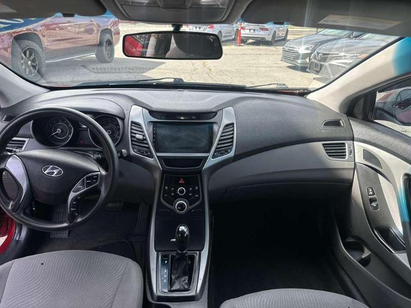 Hyundai Elantra SE 6AT 2015