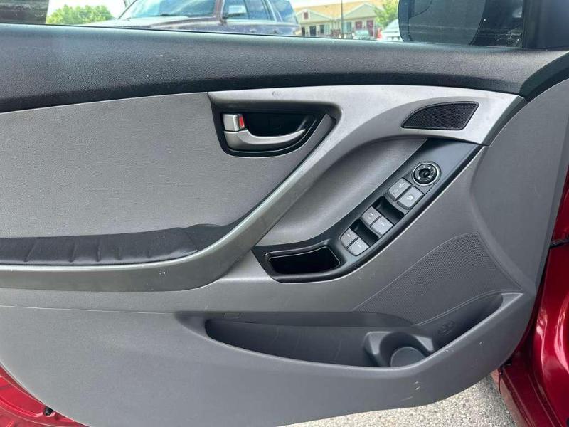 Hyundai Elantra SE 6AT 2015