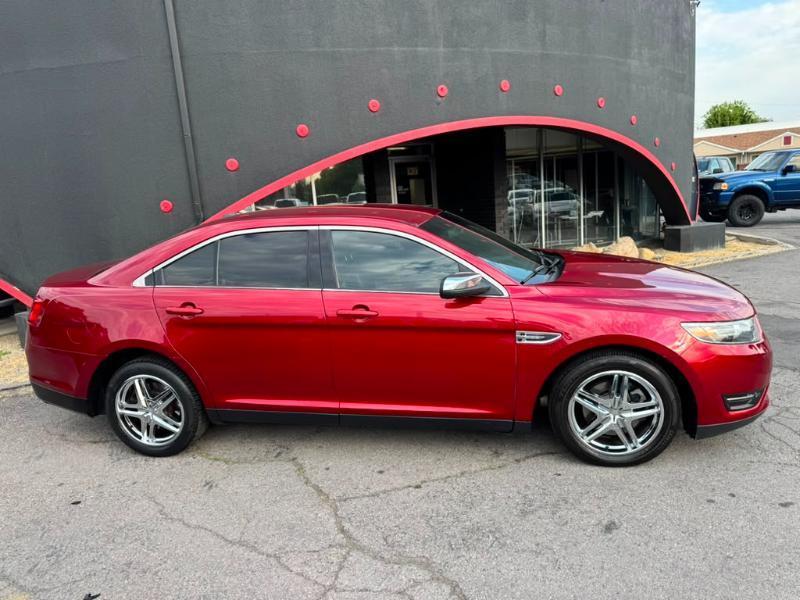Ford Taurus Limited FWD 2016