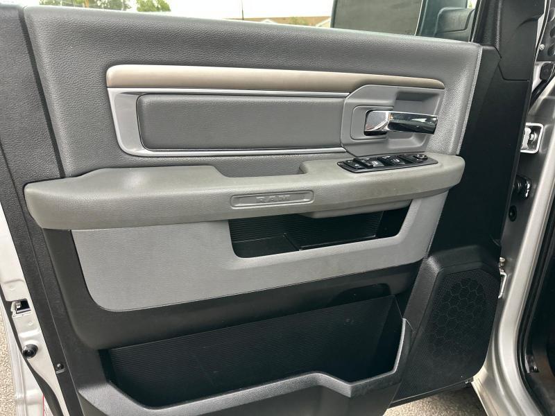 RAM 1500 SLT Crew Cab SWB 4WD 2017