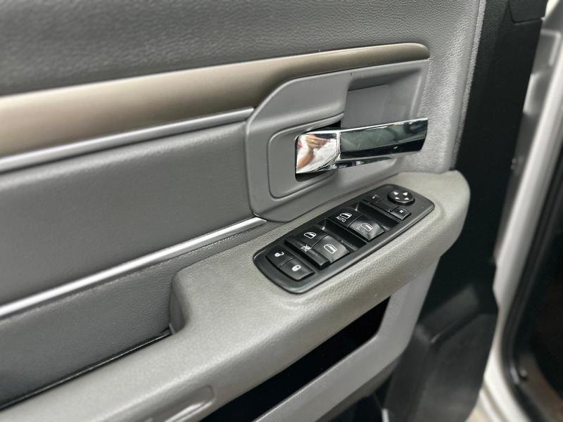 RAM 1500 SLT Crew Cab SWB 4WD 2017