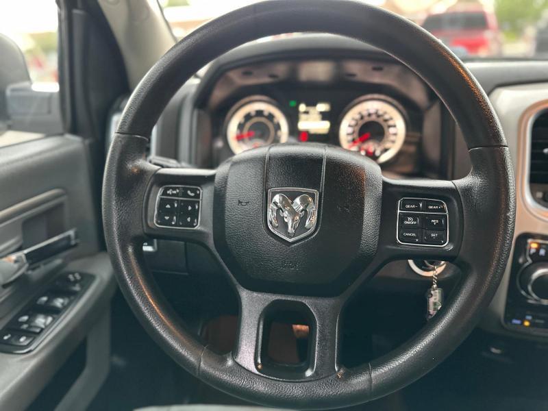 RAM 1500 SLT Crew Cab SWB 4WD 2017