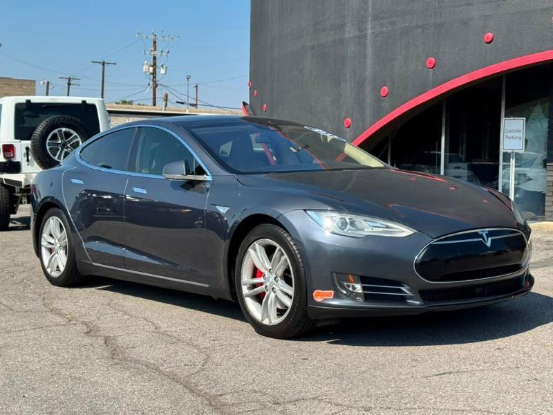 Tesla Model S 85D 2015