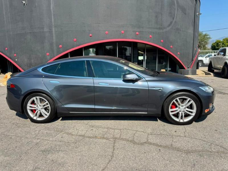 Tesla Model S 85D 2015