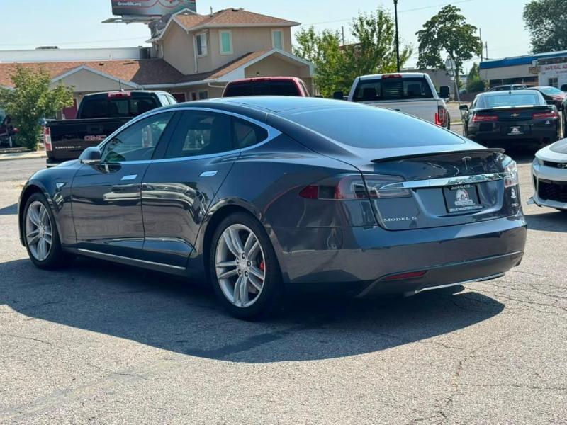Tesla Model S 85D 2015