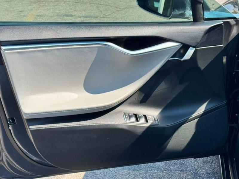 Tesla Model S 85D 2015