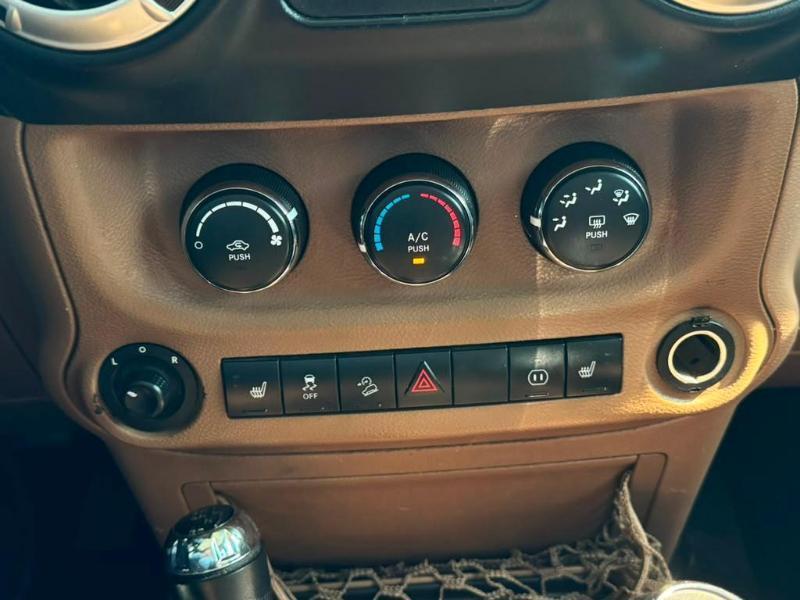 Jeep Wrangler Sahara 4WD 2012