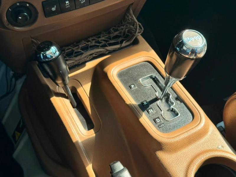 Jeep Wrangler Sahara 4WD 2012
