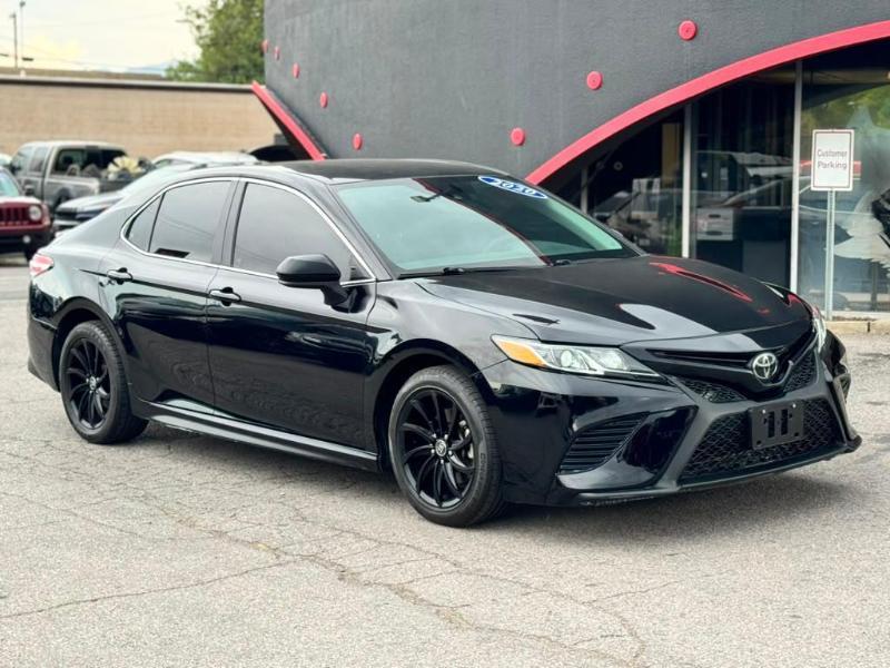 Toyota Camry SE 2020