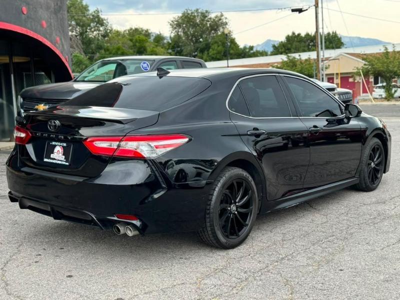 Toyota Camry SE 2020