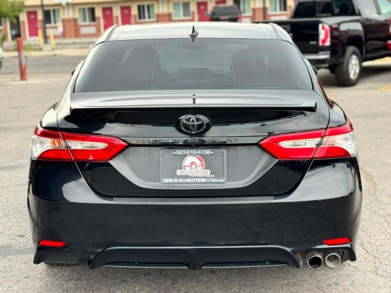 Toyota Camry SE 2020