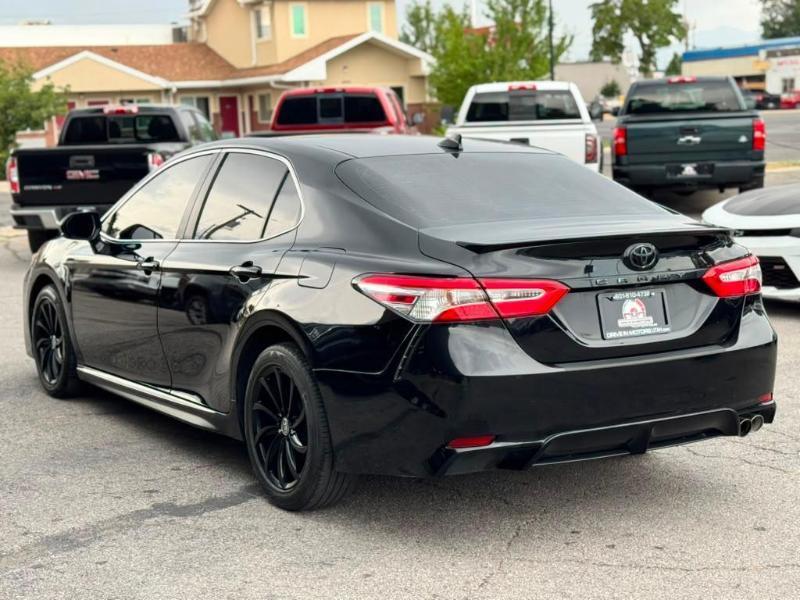 Toyota Camry SE 2020