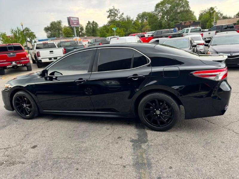 Toyota Camry SE 2020