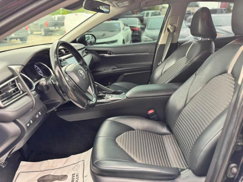 Toyota Camry SE 2020