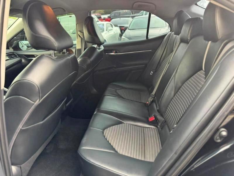 Toyota Camry SE 2020