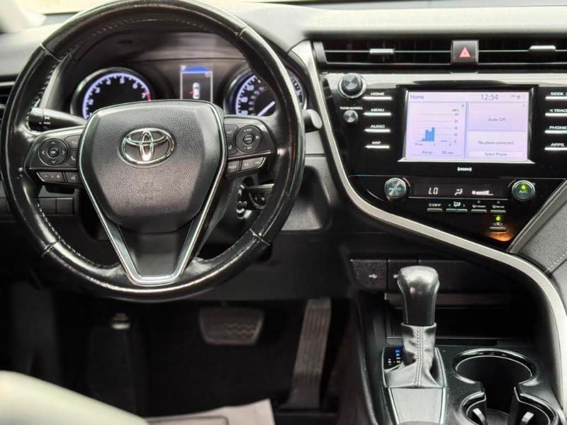 Toyota Camry SE 2020