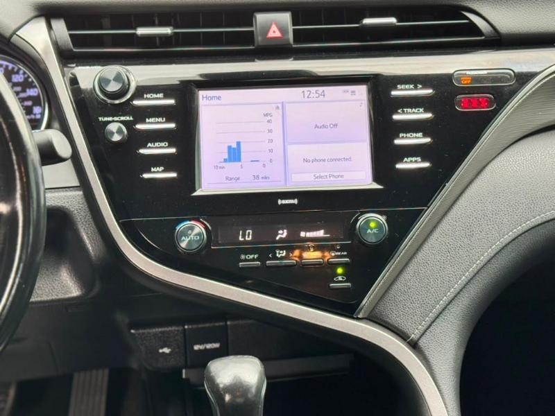 Toyota Camry SE 2020