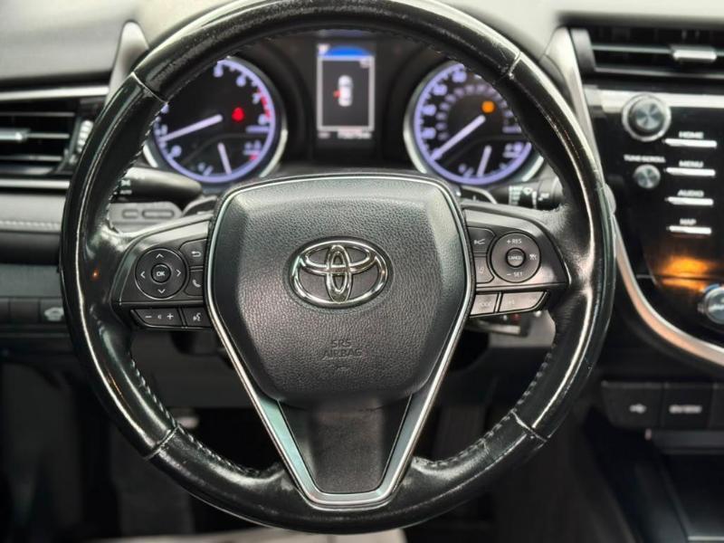 Toyota Camry SE 2020