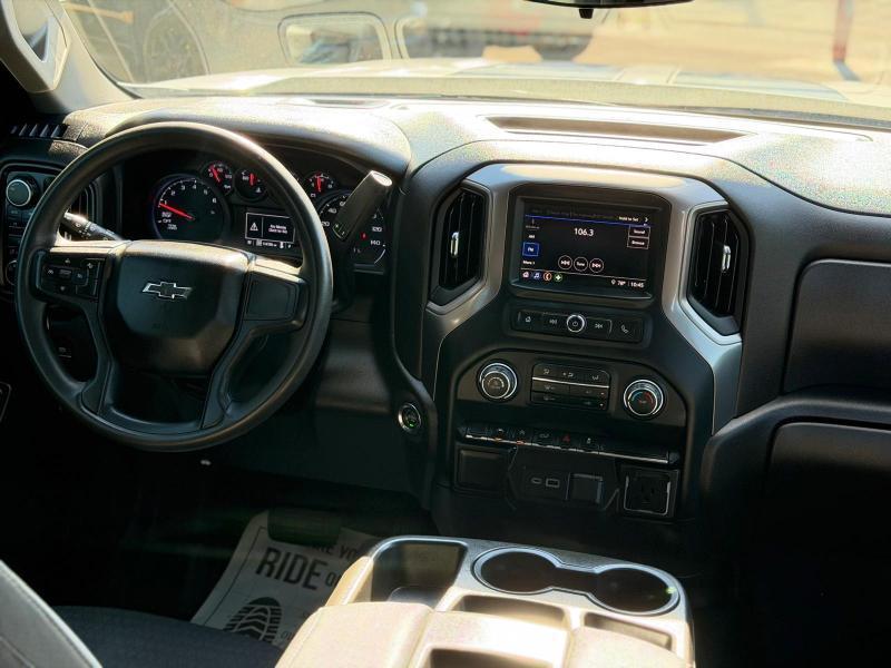 Chevrolet Silverado 1500 Custom Crew Cab 4WD 2023