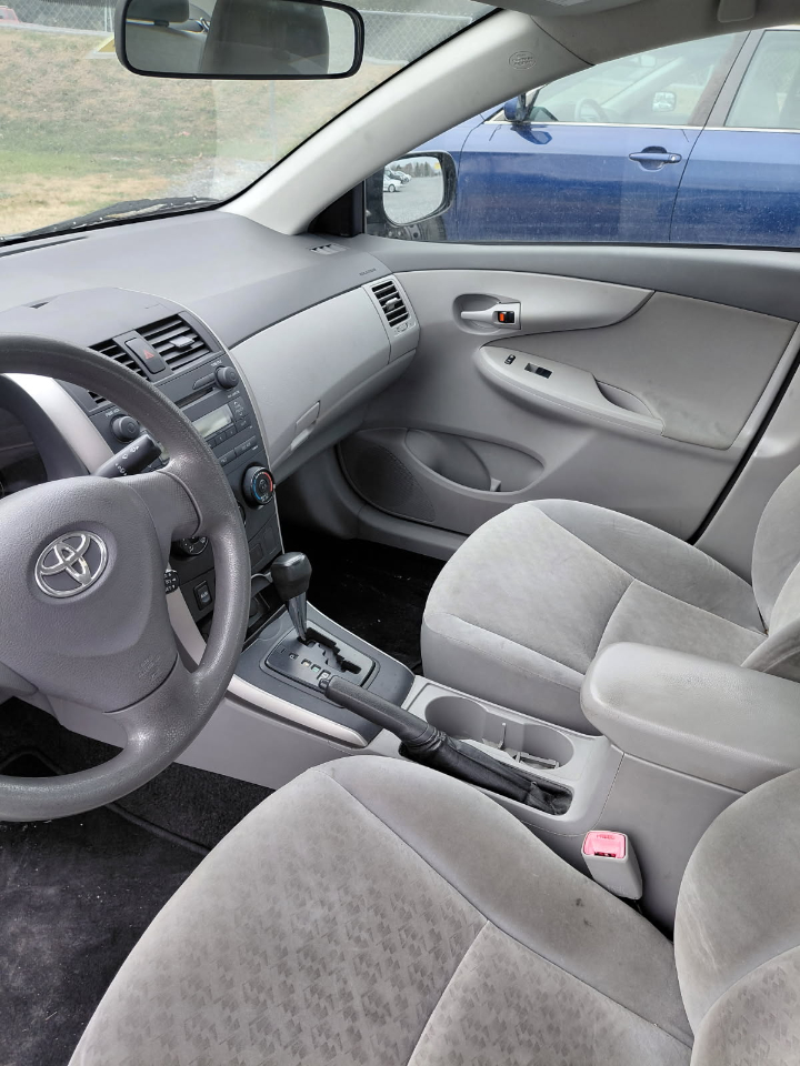 Toyota Corolla Base 4-Speed AT 2009