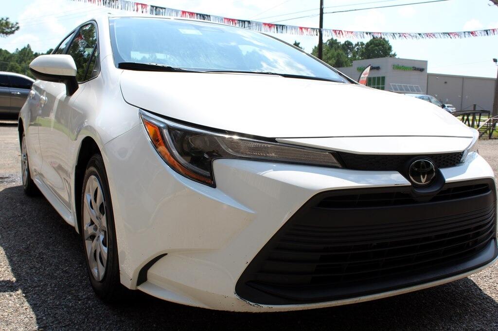 2023 Toyota Corolla LE photo 2