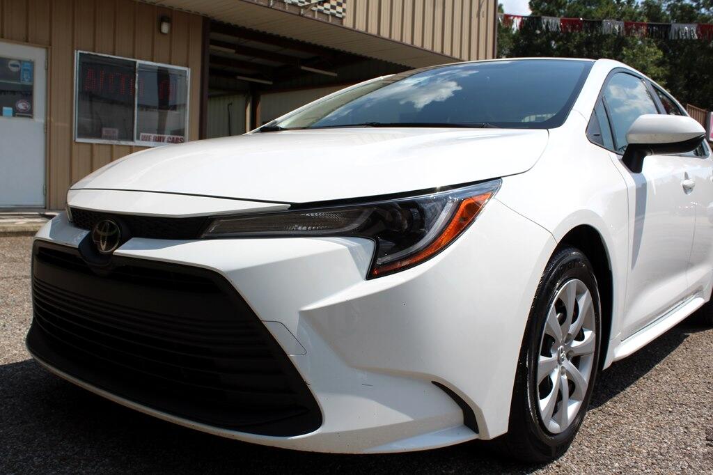 2023 Toyota Corolla LE photo 3