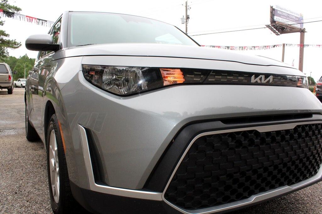 2024 Kia Soul LX photo 2