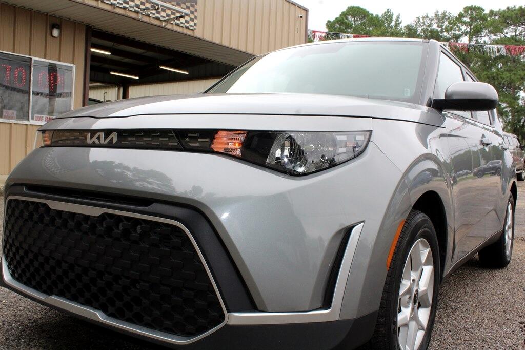 2024 Kia Soul LX photo 3