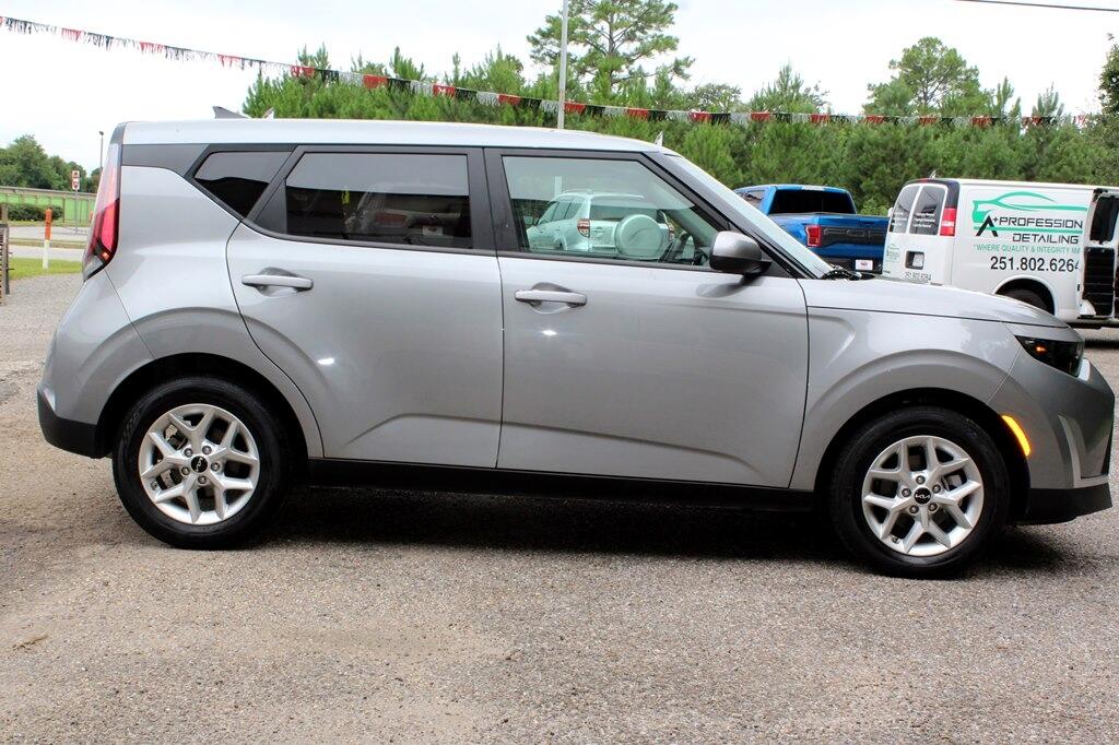 2024 Kia Soul LX photo 11