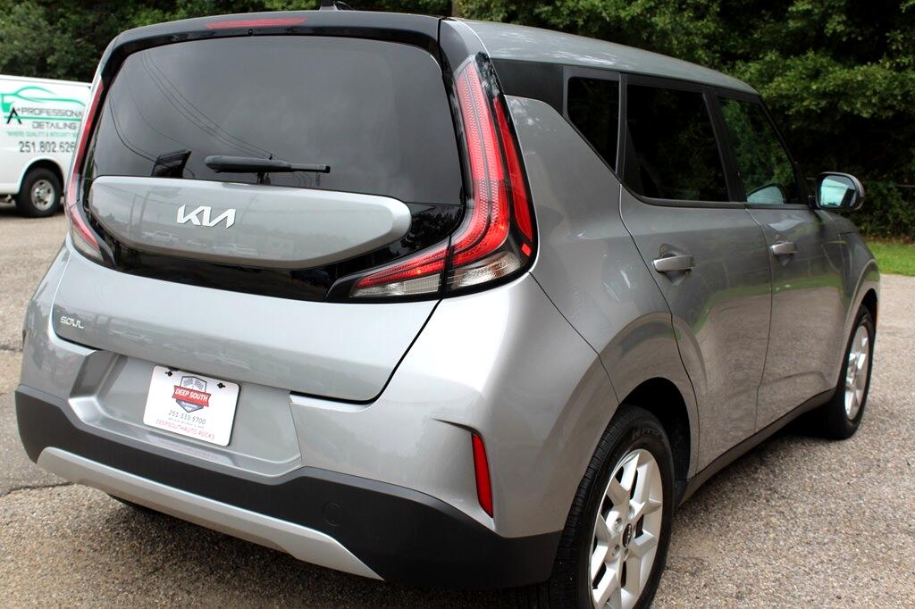 2024 Kia Soul LX photo 13