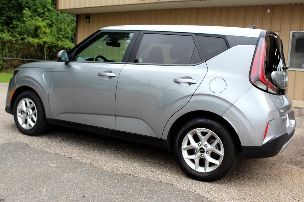 2024 Kia Soul LX photo 16