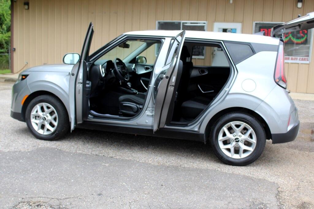 2024 Kia Soul LX photo 19