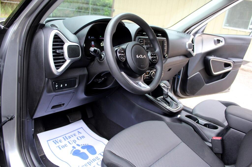2024 Kia Soul LX photo 23