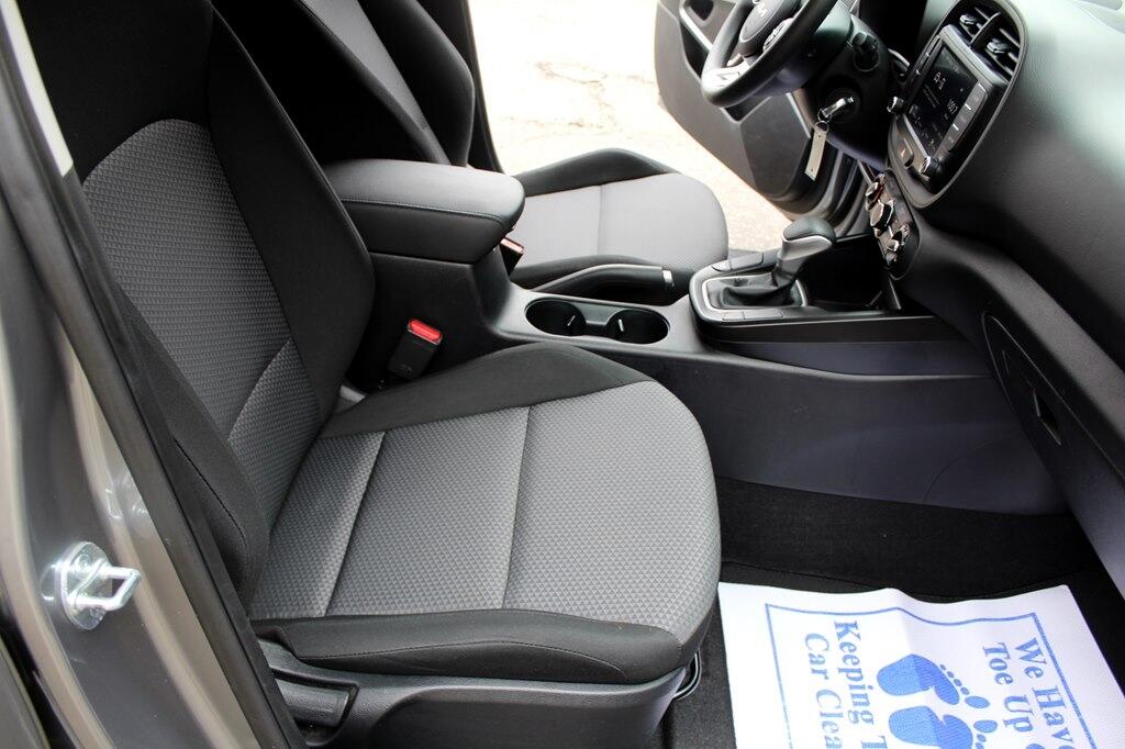 2024 Kia Soul LX photo 25