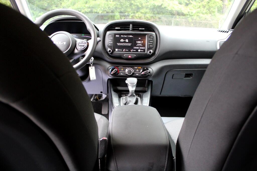 2024 Kia Soul LX photo 30