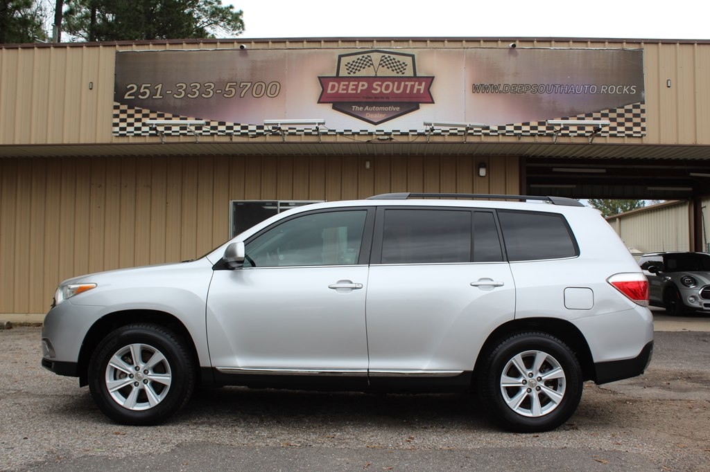 2011 Toyota Highlander FWD 4dr L4 Base (Natl)