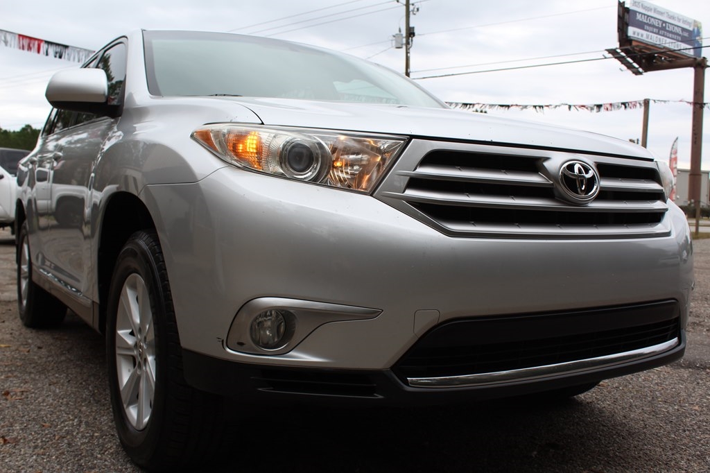 Toyota Highlander FWD 4dr L4 Base (Natl) 2011