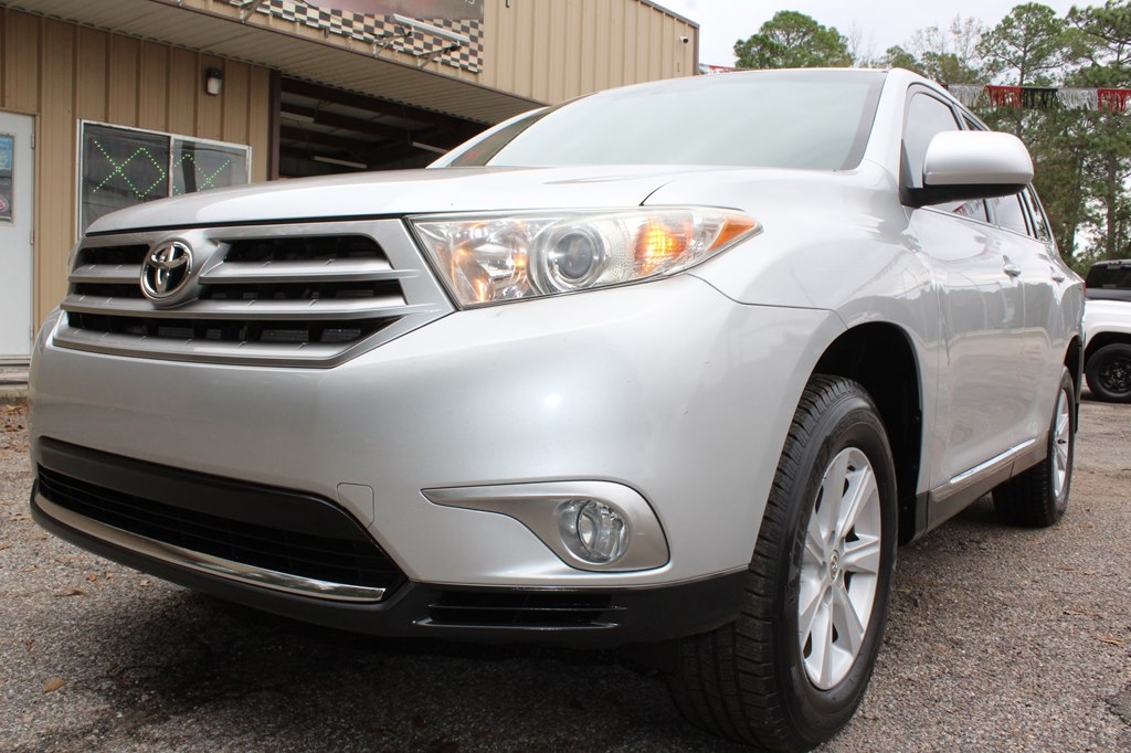 Toyota Highlander FWD 4dr L4 Base (Natl) 2011
