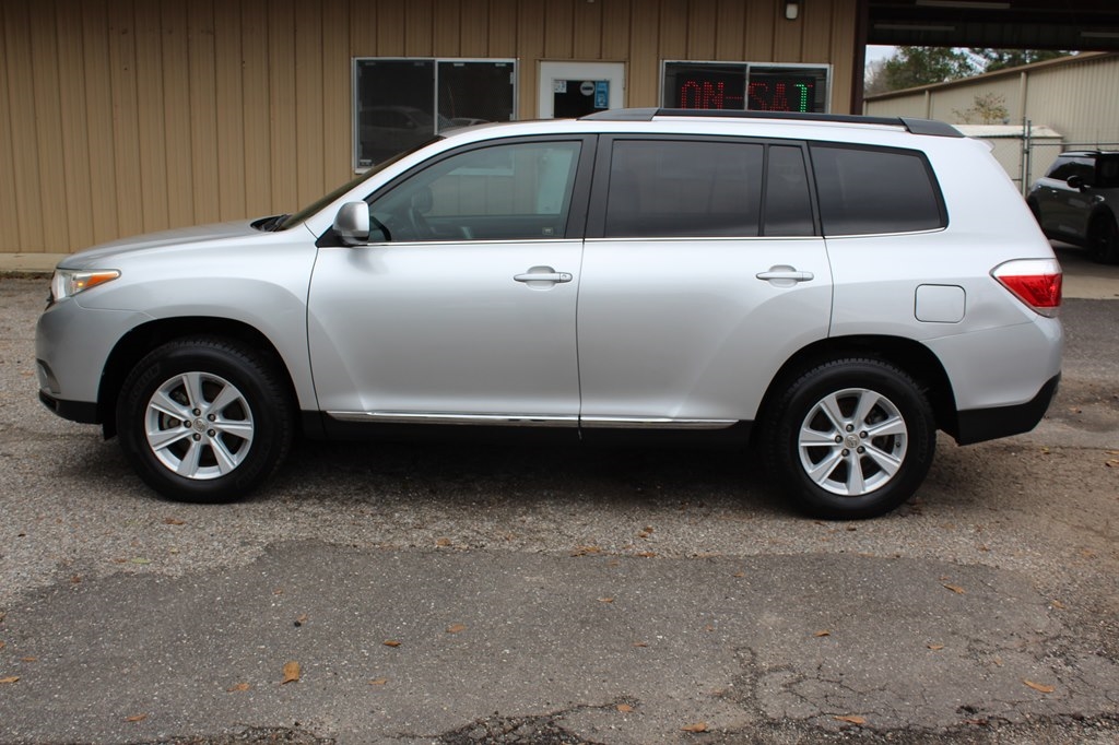 Toyota Highlander FWD 4dr L4 Base (Natl) 2011