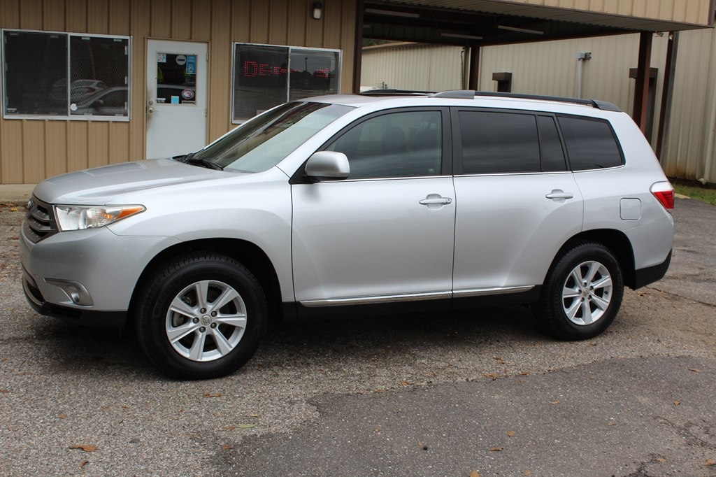 Toyota Highlander FWD 4dr L4 Base (Natl) 2011