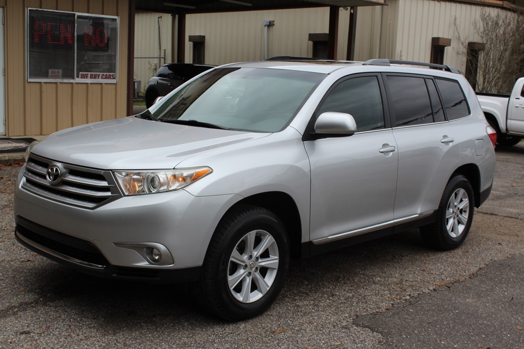 Toyota Highlander FWD 4dr L4 Base (Natl) 2011