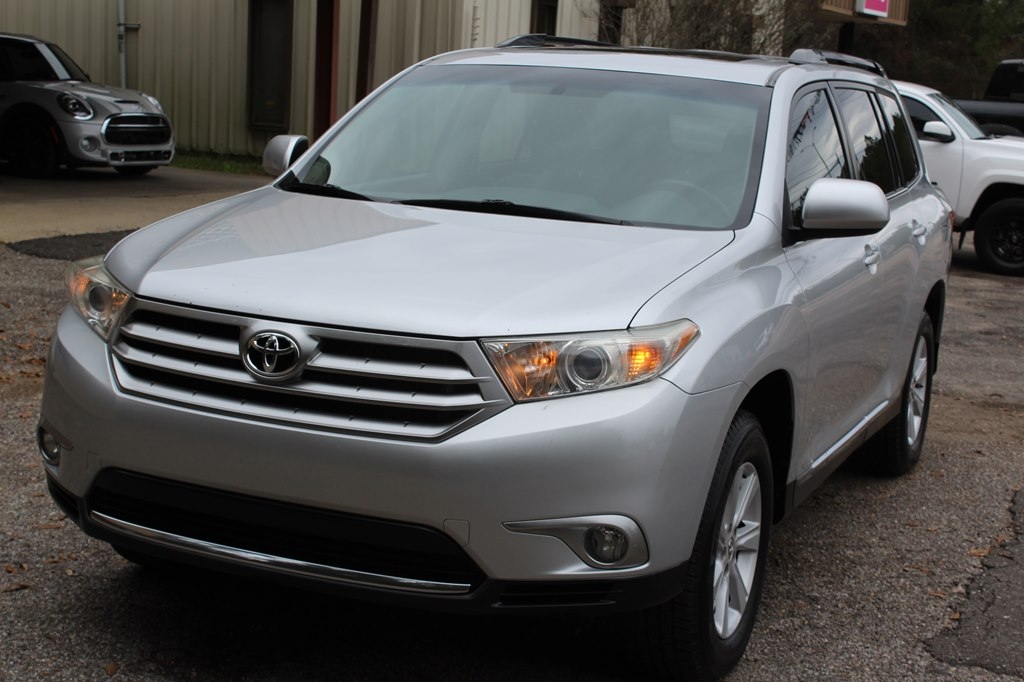 Toyota Highlander FWD 4dr L4 Base (Natl) 2011