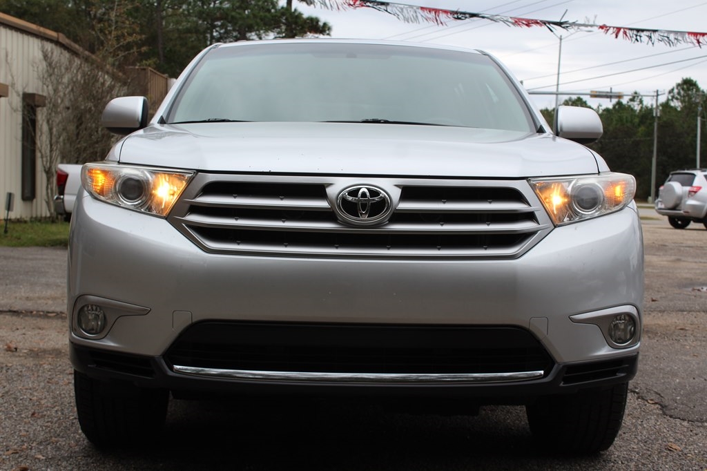 Toyota Highlander FWD 4dr L4 Base (Natl) 2011