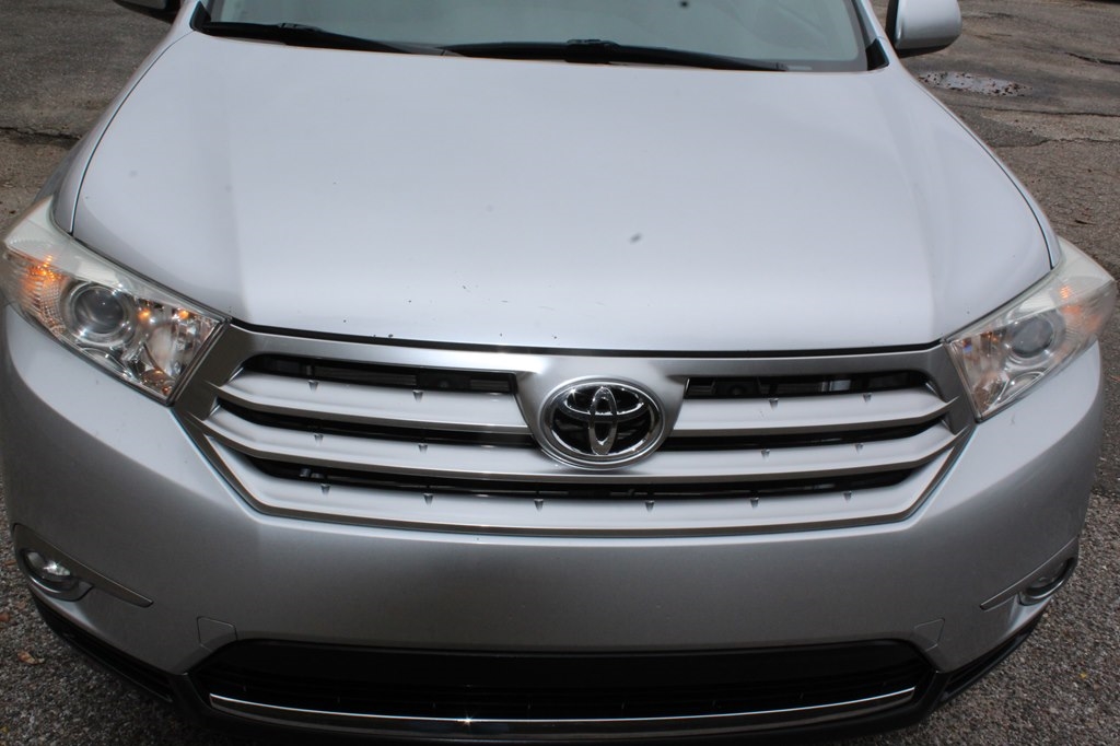 Toyota Highlander FWD 4dr L4 Base (Natl) 2011