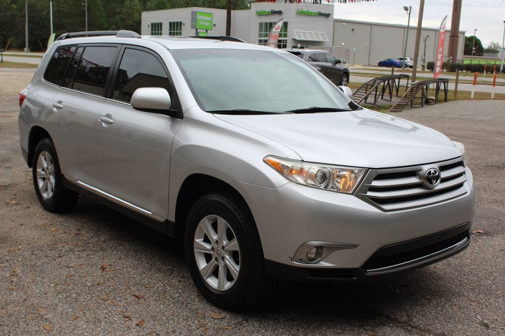 Toyota Highlander FWD 4dr L4 Base (Natl) 2011