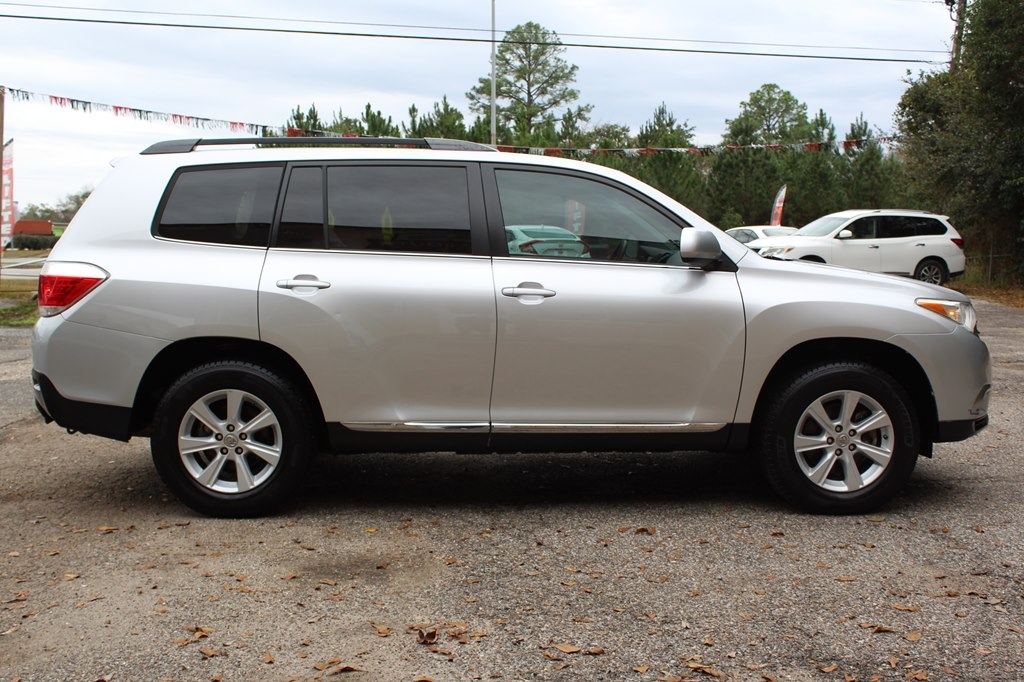 Toyota Highlander FWD 4dr L4 Base (Natl) 2011