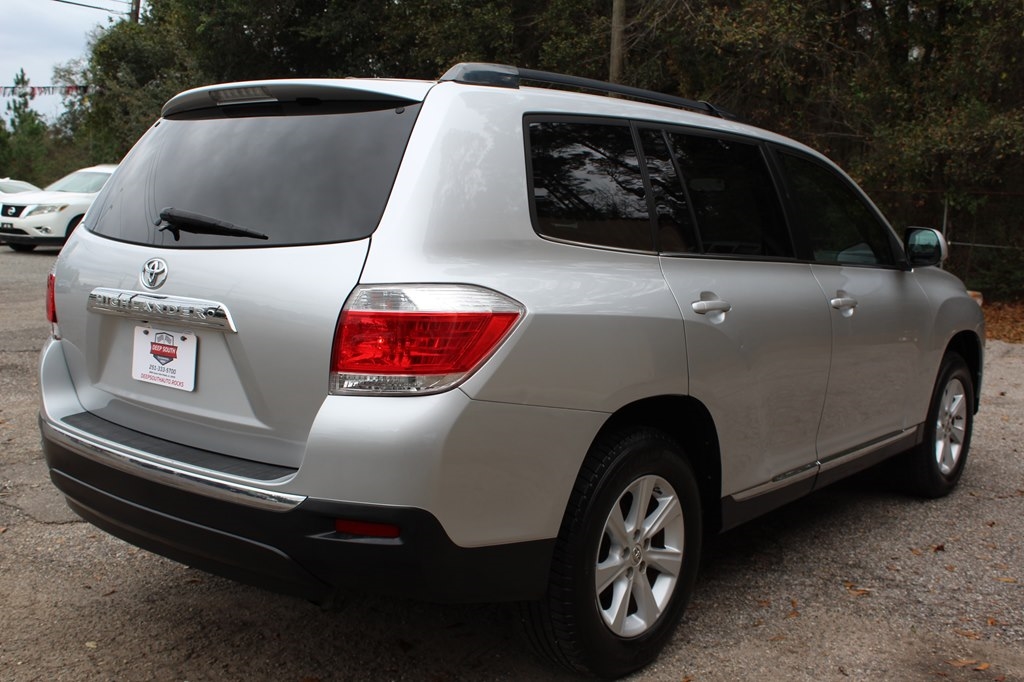 Toyota Highlander FWD 4dr L4 Base (Natl) 2011